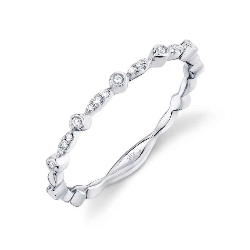 0.06CT DIAMOND BAND SC55005122